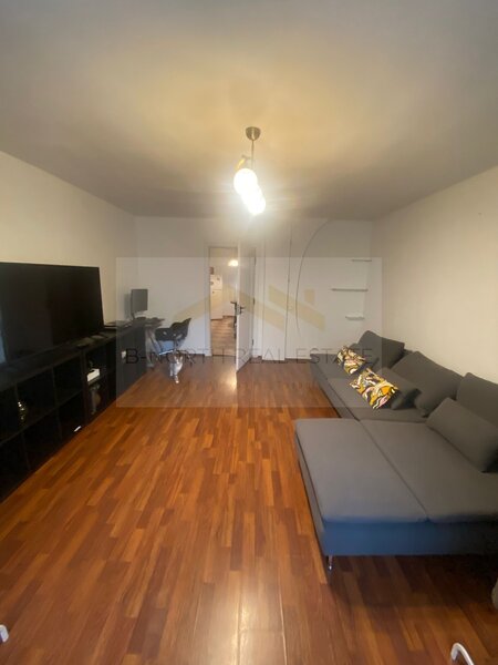 Mall Vitan, apartament 3 camere, 79 mp utili, parcare renovat, bloc reabilitat.