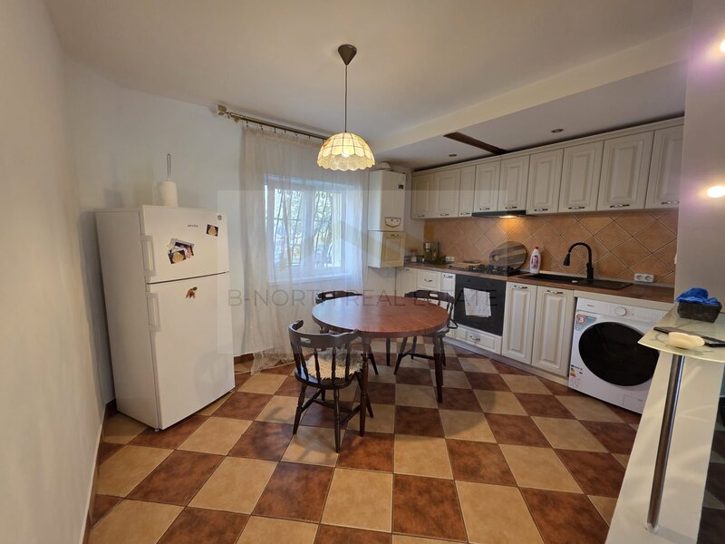 Mall Vitan, apartament 3 camere, 79 mp utili, parcare renovat, bloc reabilitat.